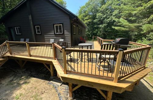 Gravenhurst House | Charcoal Tree House