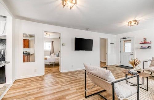 Sudbury Apartment | Charming 2 Bed 1 Bathroom Escape with Free Parking and WiFi