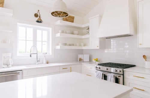 South Central House | Charming 2-Bed/2-Bath Carriage House Close To KGH Hospital