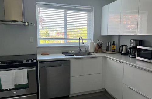 Port Moody House | Charming 2-Bedroom Suite in Scenic Port Moody – Nature & Transit Nearby