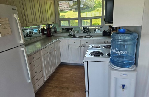 Campbellford Cottage | Charming 2-bedroom cottage in Harcourt with AC, WiFi