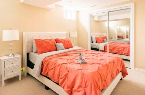 North York House | Charming 2-BR Apt | Private Entry | Self Check-in | Parking | 15min→Downtown