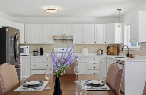 South Surrey House | Charming 4 br Retreat in South Surrey White Rock