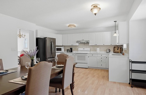 South Surrey House | Charming 4 br Retreat in South Surrey White Rock