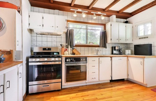 Venise-en-Quebec Ski Chalet | Charming Chalet in Venice, Quebec – Cozy Retreat Near Lake Champlain