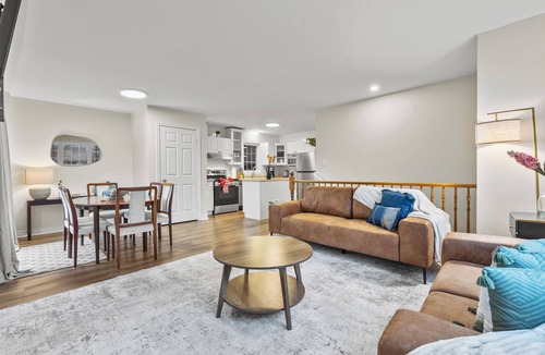 St. Catharines House | Charming Chelsea Suite in St.Catharines