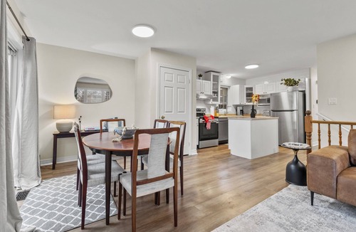 St. Catharines House | Charming Chelsea Suite in St.Catharines