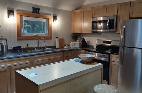 Monmouth Cottage | Charming Cottage 2 bedroom, AC, loft, deck screened porch, Lake View in Monmouth