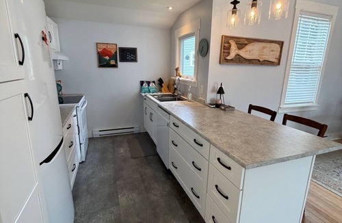 St. Andrews Cottage | Charming, cottage in the heart of St. Andrews! Screened in porch/back deck/BBQ