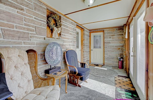 Pefferlaw House | Charming Dual-House in Georgina