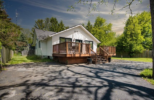 Morpeth Cottage | Charming Heritage Home with Theatre Room