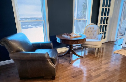Kings County House | Charming Oceanfront 4 br with Private Beach Access. Pet-Friendly!