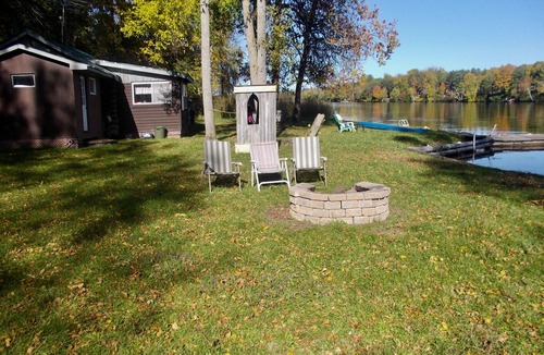 Montague Cottage | Charming Riverside Cottage Retreat in Historic Merrickville, Ontario
