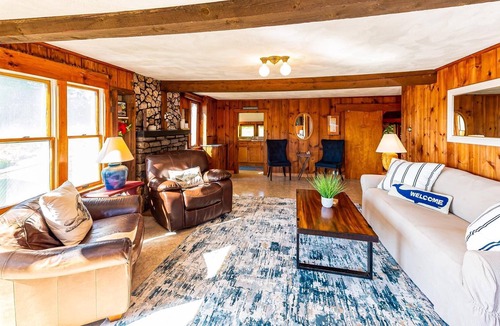 Orrs Island Cottage | Charming seaside cottage with beautiful views of Lowell's Cove.