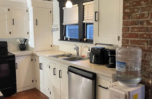 Wenatchee House | Charming urban oasis 2-bedroom historic bungalow with AC and excellent amenities