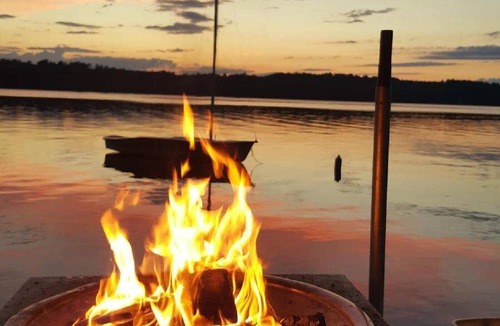 Winthrop Cottage | Charming waterfront 1-bedroom cottage in peaceful Winthrop perfect for getaway