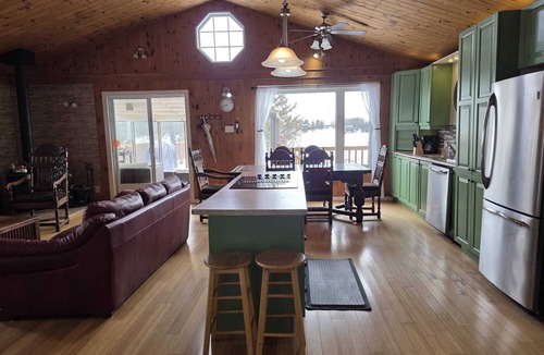 Plaisance Cottage | Charming Waterfront Cottage – Fully Equipped Kitchen & Fast Wi-Fi