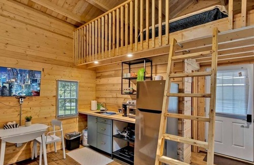 Fenelon Falls Cabin | Charming Wooden Cabin with Fire Pit in Kawartha Lakes, Ontario