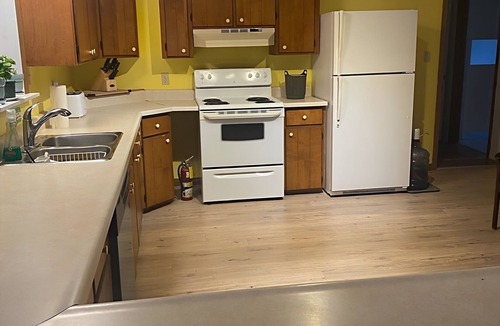 Kingsville Cottage | “Chase the Sunshine”. Refundable cleaning fees!"
