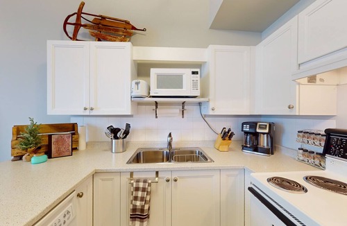 Big White Ski Resort Condo | Chateau on the Ridge by Okanagan Premier