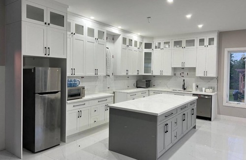 Romney House | Chattage: Lake Erie Luxury Estate w/Hot Tub And EV charger