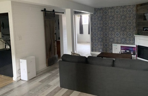 Collingwood House | Cheerful 4 Bedroom Home with Private Inground Pool