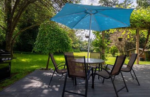 Surrey House | Cheerful 8 bedroom home C/W hot tub, 1.6 Acre lot
