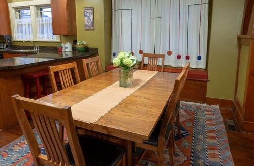 Walla Walla House | Cheerful And Spacious Home For Lovers Of Good Food And Wine