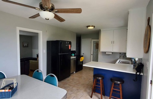 Leamington Cottage | Cheerful East Beach Lake House at Point Pelee