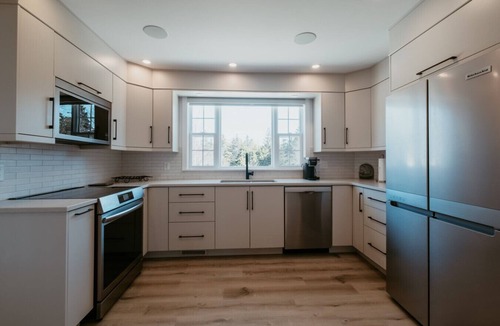 Conception Bay South House | Cherry Lane Cottage | 3 Bed 1.5 Bath