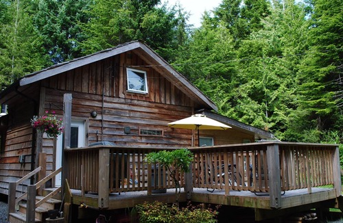 Tofino House | Chesterman Beach Paradise is a short walk from our sunny deck. Read our reviews!