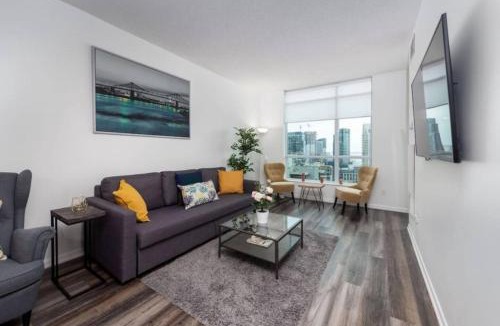 Fort York House | Chic 1BR Condo Lake and City Views plus Free Parking