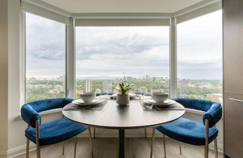 Bloor-Yorkville House | Chic 1BR plus Den Condo Near ROM and CN Tower