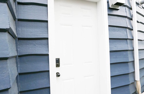 Steveston House | Chic Artistic individual Studio Suite Exceptional Luxury with Everything