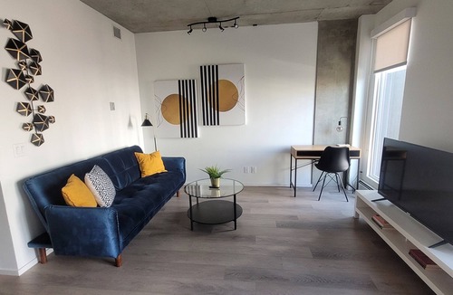 Bridgeland Condo | Chic Bridgeland 1 BR condo wt prkng sleeps 4 5 min to DT