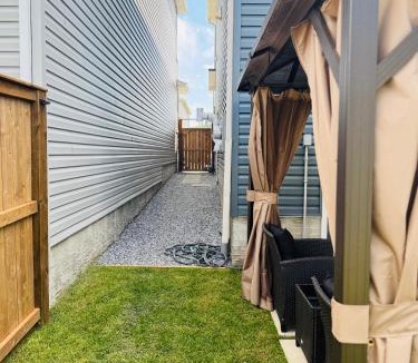 Southwest Calgary House | Chic City Escape- come experience tranquility!