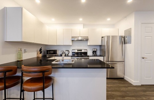 Shaughnessy Village Apartment | Chic City Hideaway | Vibrant Heart of Montréal
