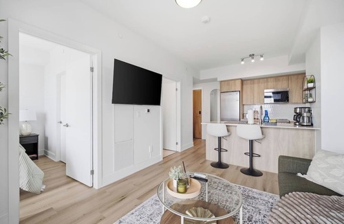 Kitchener Apartment | Chic Condo | 1BR w/City View | Gym, Pool, Bowling