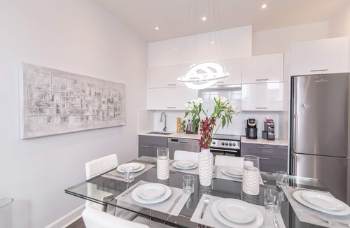 Mile End Condo | Chic Condo with Private Balcony & Hot Tub
