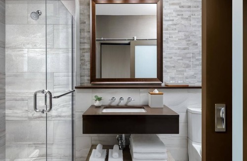 Rossland Hotel | Chic Mountain Retreat with Stunning Views and Luxury Amenities