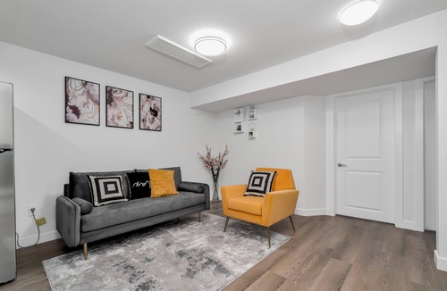 Southeast Edmonton House | Chic Orchard Getaway –Close to YEG & Everything
