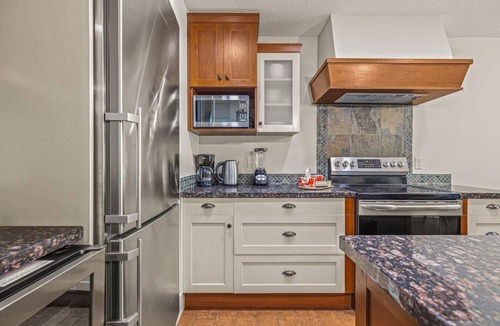 Canmore Condo | Chic Rocky Mountain 2BR w/Hot tub and Pool