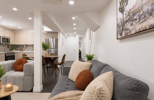 Newmarket House | Chic Spacious 2BR Home Near Yonge St