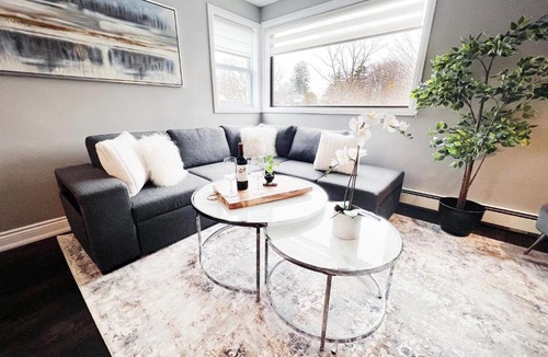 South London Apartment | Chic Stay in Wortley – Walk to Downtown & Parks