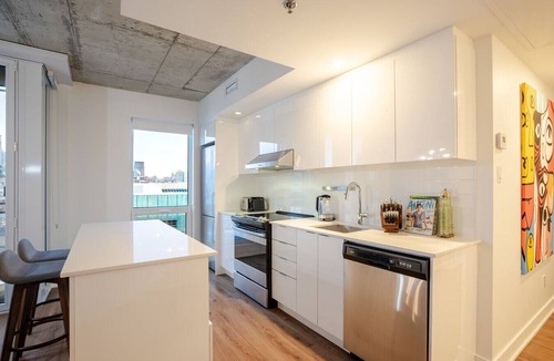 Gay Village Apartment | City Comfort – Free Parking