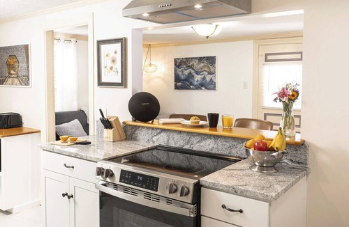 Southern Coast Apartment | City Oasis and Spa/Close to Beaches