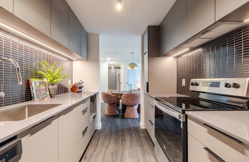 Quartier des Spectacles Apartment | City View Oasis | Free Parking & Pool