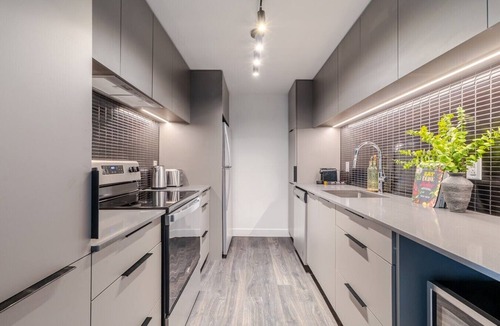 Quartier des Spectacles Apartment | City View Oasis | Free Parking & Pool