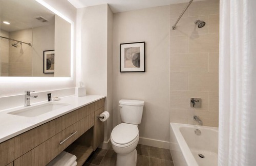 Church and Wellesley Hotel | Classy 2BR Downtown Retreat Near Restaurants & Shows