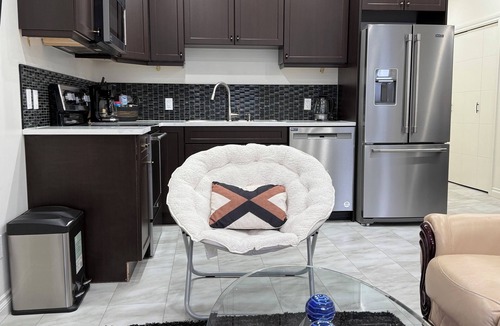 Whitehorse Apartment | Classy and modern suite 10 minutes away from city center